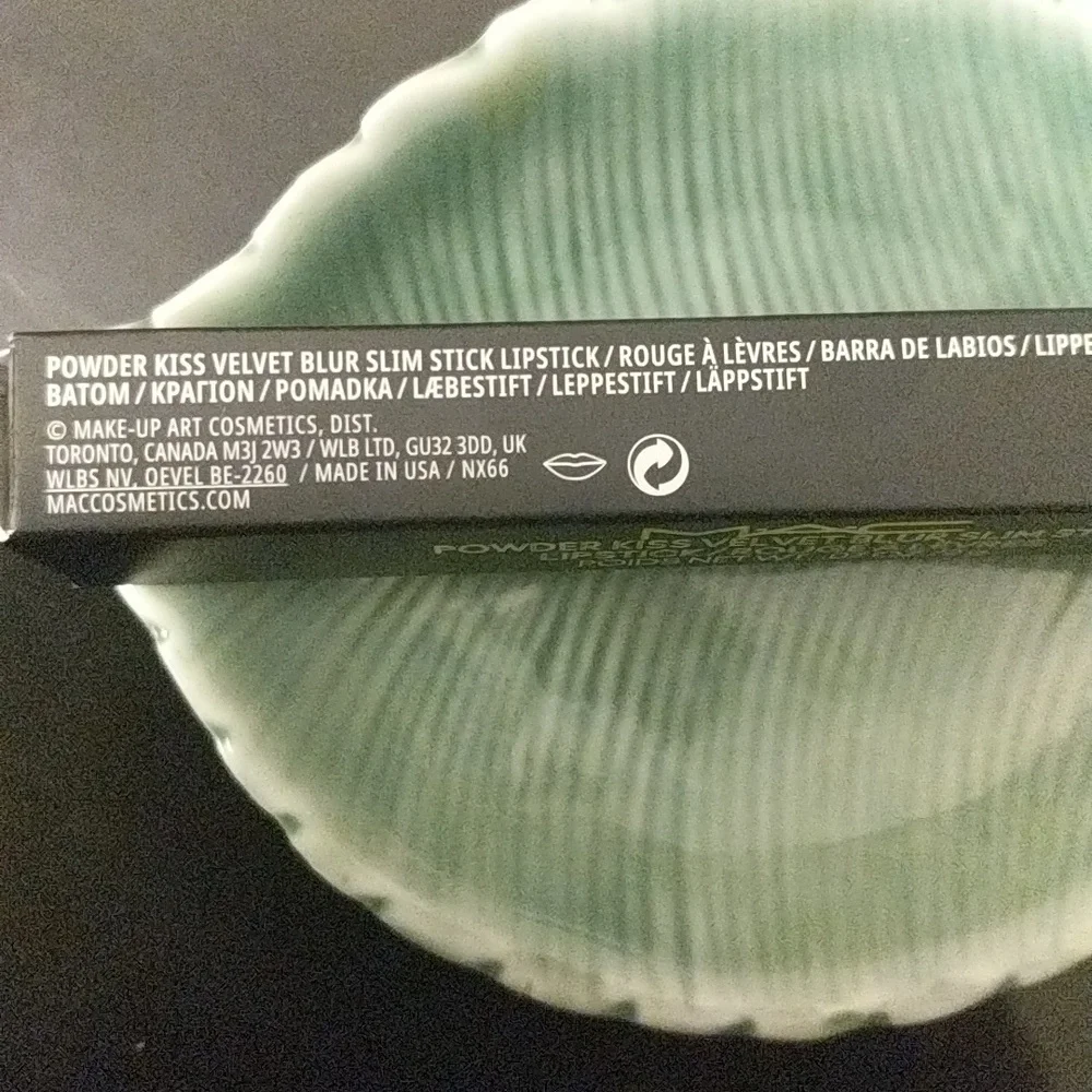 Powder Kiss Velvet Blur Slim Stick